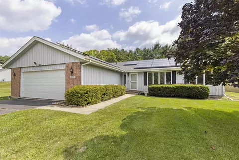 9375 Winterfield Ln, Roscoe, IL 61073