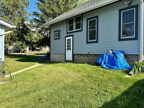 307 W 4th St, Pecatonica, IL 61063 photo 4