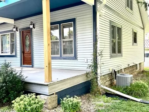 307 W 4th St, Pecatonica, IL 61063 photo 3