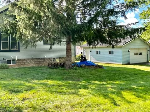 307 W 4th St, Pecatonica, IL 61063 photo 5