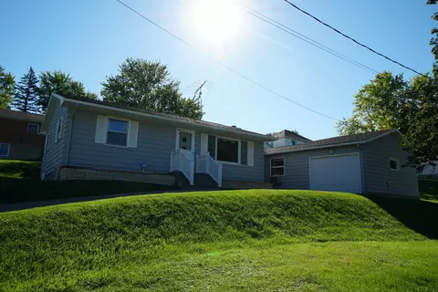 217 West St, Elizabeth, IL 61028