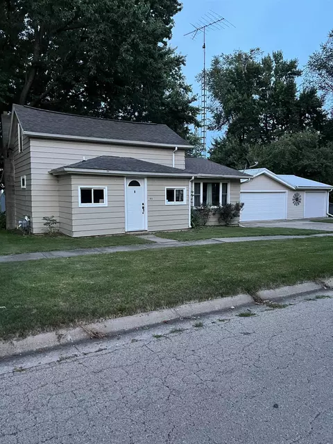 45 N Mill St, Cedarville, IL 61013