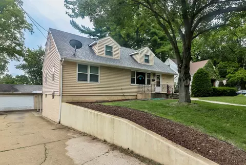 1609 Brownwood Dr, Rockford, IL 61107