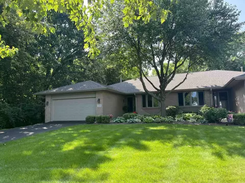 7237 Centennial Trl, Rockford, IL 61107