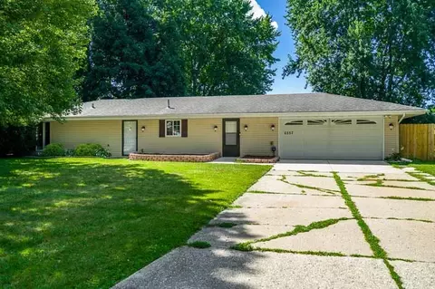 6557 Lanterne Dr, Loves Park, IL 61111