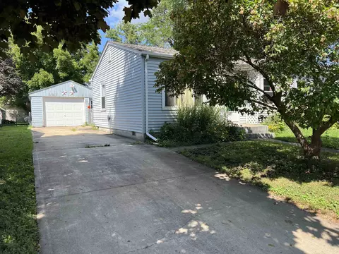 427 Spring Ave, Dekalb, IL 60115 photo 2
