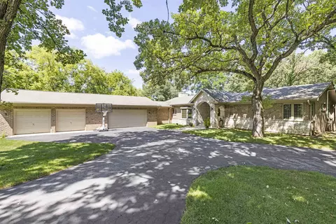 7062 Kinnikinnick Dr, Roscoe, IL 61073