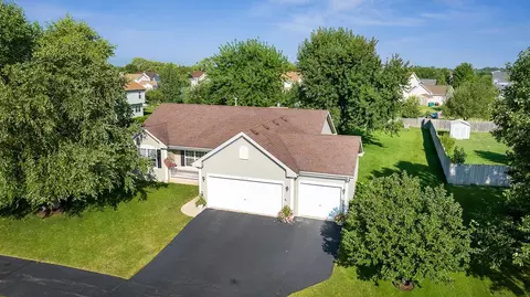 9056 Southdown Ln, Roscoe, IL 61073
