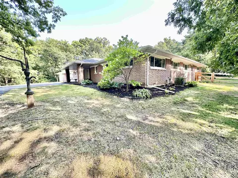 7221 Kinnikinnick Dr, Roscoe, IL 61073 photo 3