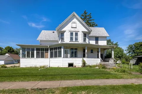 516 W Galena Ave, Warren, IL 61087