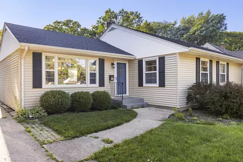 718 Winthrop Ln, Rockford, IL 61107