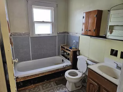 522 E Illinois St, Freeport, IL 61032 photo 11
