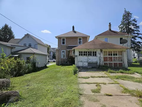 522 E Illinois St, Freeport, IL 61032 photo 2