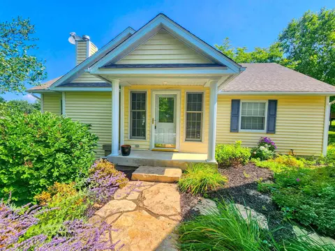 1-85 Farragut Ln, Lanark, IL 61046