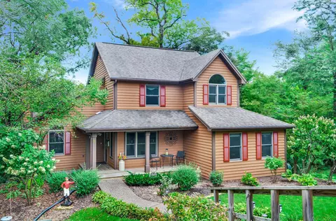 3 Colony Ct, Galena, IL 61036