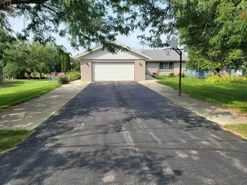 6984 Squaw Praire Rd, Belvidere, IL 61008
