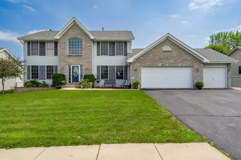 9197 Longfellow Ln, Machesney Park, IL 61115