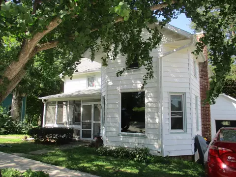 220 N Mill St, Cedarville, IL 61013