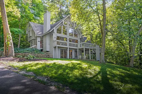 48 Longwood Dr, Galena, IL 61036