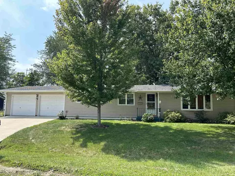 109 Wyler Dr, Dakota, IL 61018