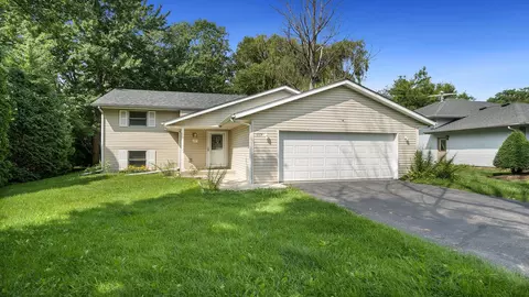 117 Benedict Sw Dr, Poplar Grove, IL 61065