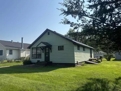 618 Eaton St, Savanna, IL 61074