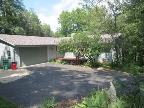 733 Highcrest, Dixon, IL 61021