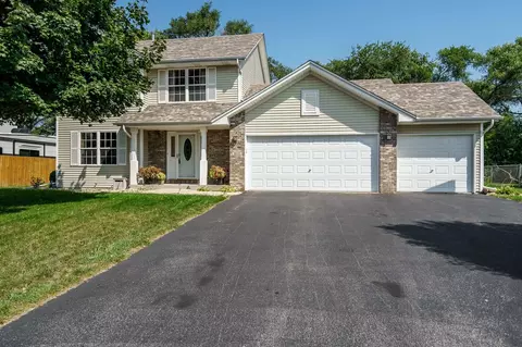 817 Winfield Dr, South Beloit, IL 61080