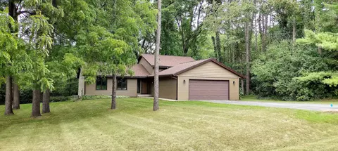 6874 Nestlewood Dr, Roscoe, IL 61073
