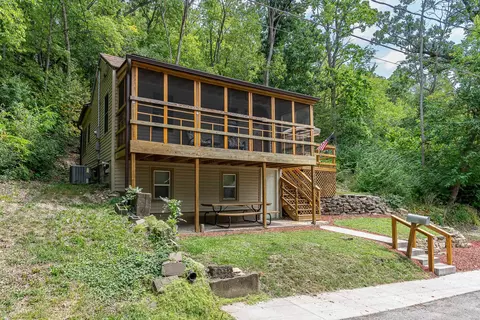 702 Cooley St, Savanna, IL 61074