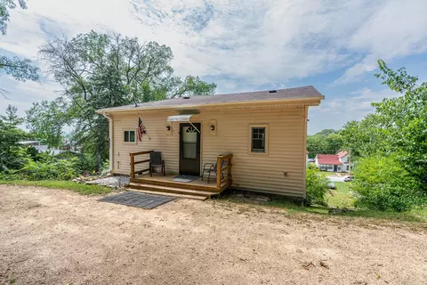 803 Cooley Ave, Savanna, IL 61074
