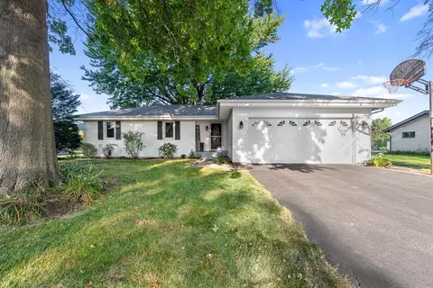 609 S Church St, Winnebago, IL 61088
