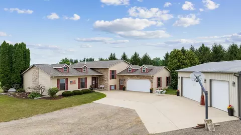 10388 Telegraph Rd, Winnebago, IL 61088