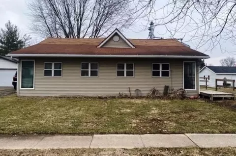 204 W 2nd St, Leaf River, IL 61047