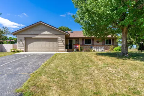 6588 Shadybrook Trl, Loves Park, IL 61111