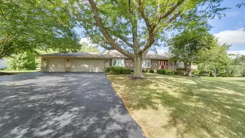 12832 Legend Lakes Dr, Roscoe, IL 61073