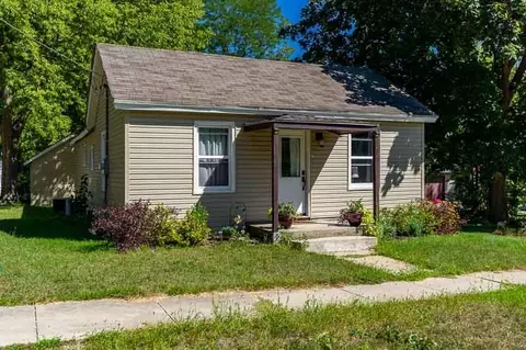 622 Jackson St, Pecatonica, IL 61063