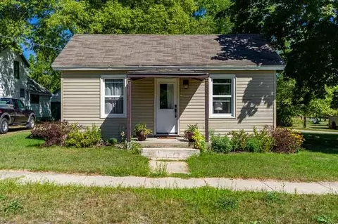 622 Jackson St, Pecatonica, IL 61063 photo 2