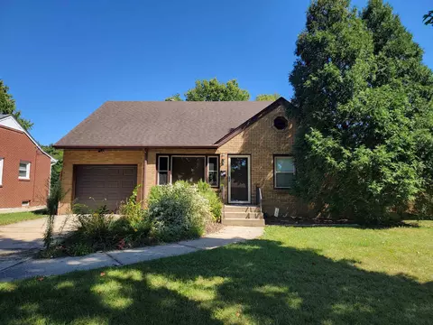 723 Parkwood Ave, Rockford, IL 61107