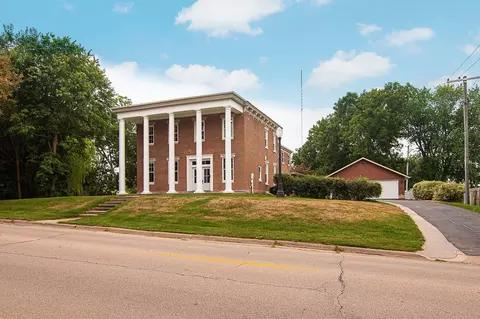 2615 Hillcrest Rd, Dubuque, IA 52001