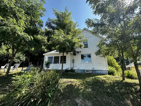1208 N Main St, Savanna, IL 61074