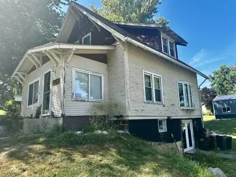 319 W State St, Mount Carroll, IL 61053