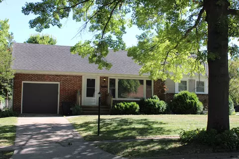 2715 Oak Grove Ln, Rockford, IL 61108