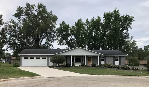 207 Aspen Ct, Lena, IL 61048