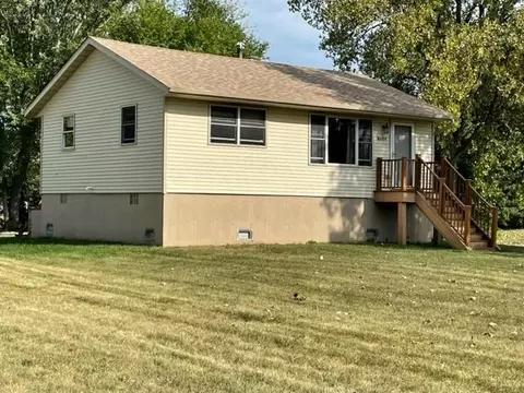 8609 Shore Dr, Machesney Park, IL 61115