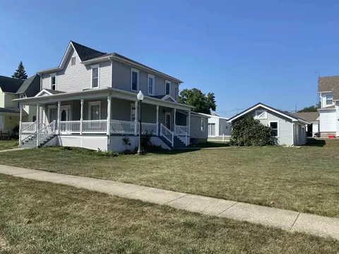 240 N 246 N Main St, Stockton, IL 61085