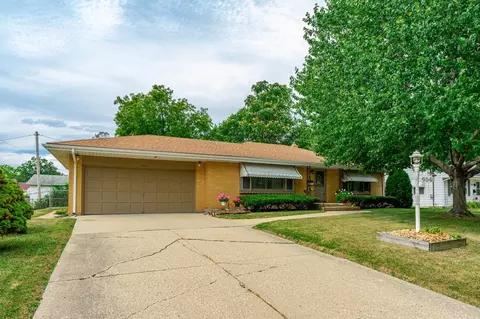 904 Luther Ave, Rockford, IL 61107