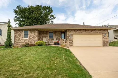 9086 Conrad Ave, East Dubuque, IL 61025