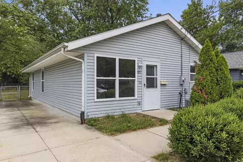 5315 Garden Plain Ave, Loves Park, IL 61111