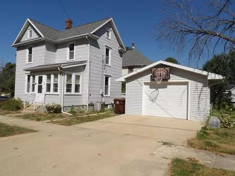 820 E Ctr, Freeport, IL 61032